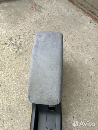 Подлокотник Honda Fit GD