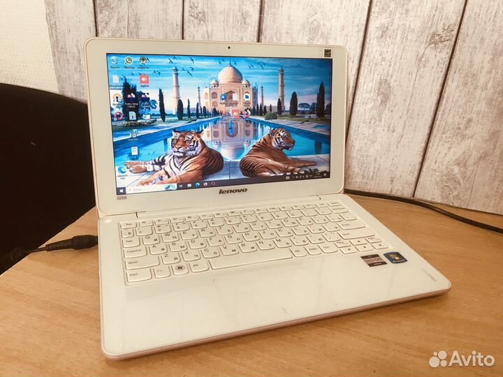 Розовый и красивый ультрабук Lenovo Ideapad S206