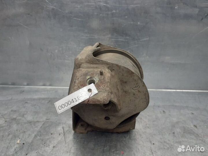 Опора двигателя правая Volkswagen Passat B3