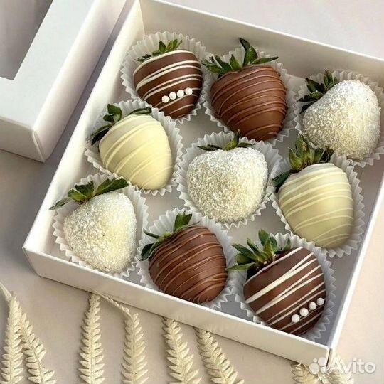 Клубника в шоколаде, бананы в шоколаде