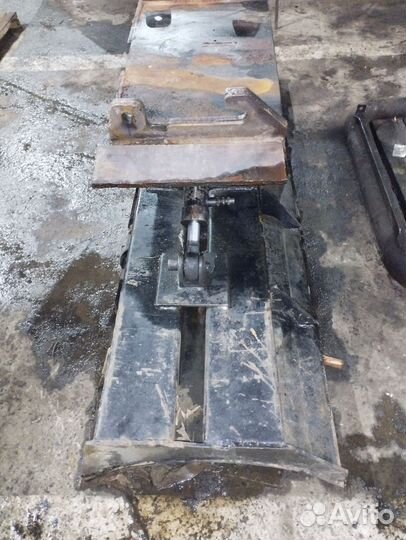 Отвал с гидроцилиндрами поворотный