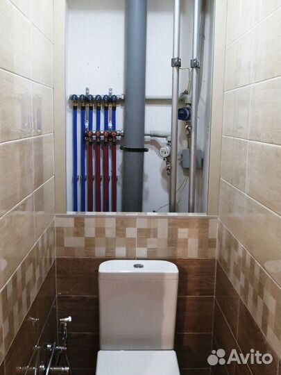 Ремонт установка унитаза. Сантехник