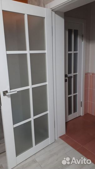 Двери белые классика с решеткой