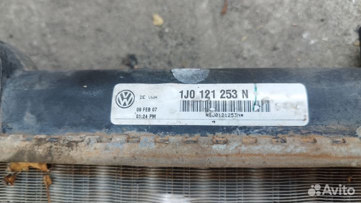 Радиатор охлаждения двигателя Skoda Octavia A4