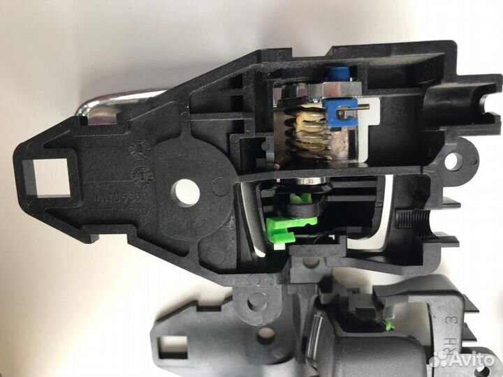 Хромированные ручки внутренние на Mitsubishi