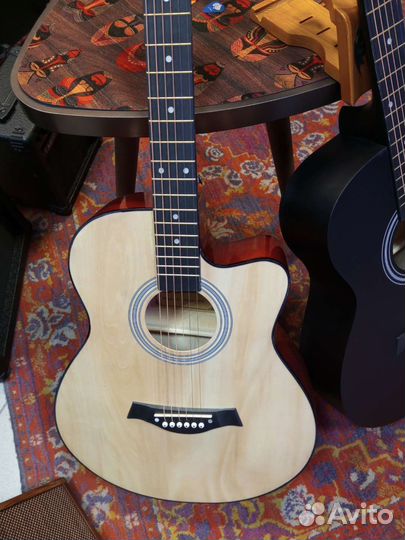 Акустическая гитара