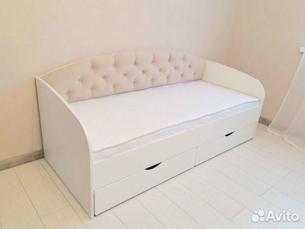 Кровать детская с мягкой спинкой