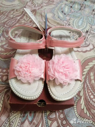 Новые босоножки