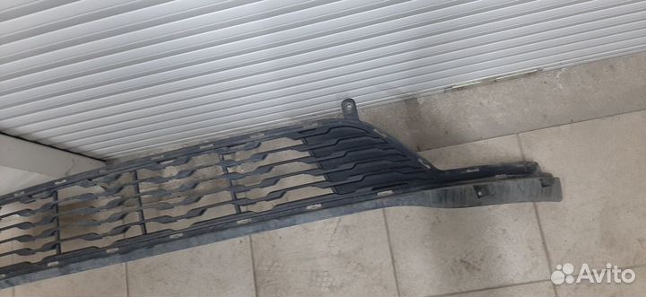 Решетка в бампер центральная Kia Rio/2013