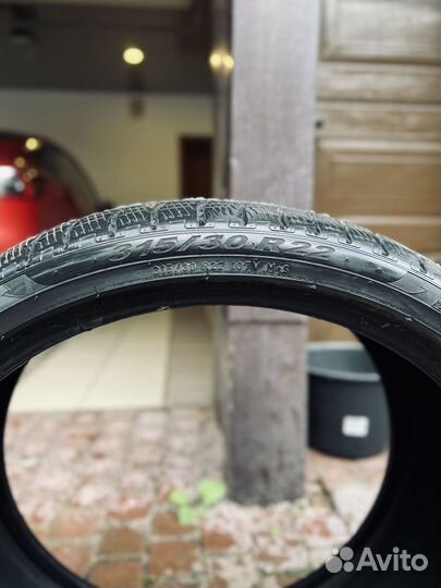 Pirelli Scorpion Winter 275/35 R22 и 315/30 R22 107V