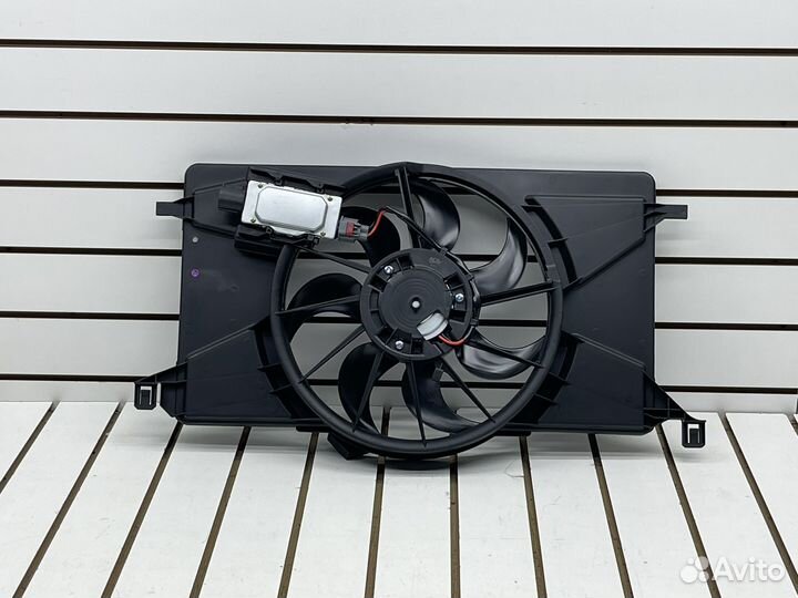 Диффузор радиатора Ford Focus 2 2004-2011