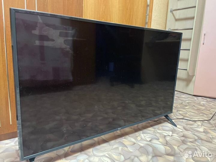 Продам SMART тв, диагональ 103 см