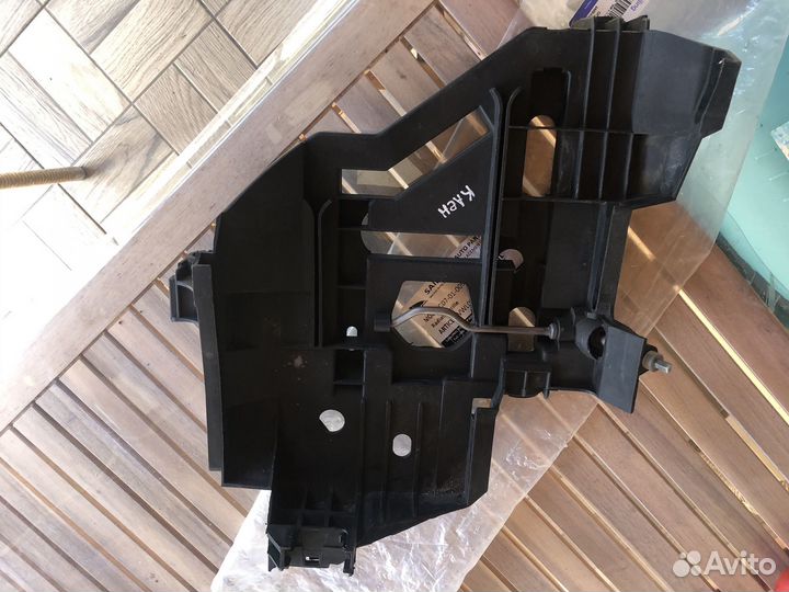 Крепление фары левое Porsche Cayenne