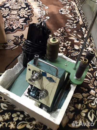 Оверлок промышленный guiying