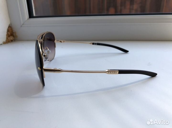 Очки Prada