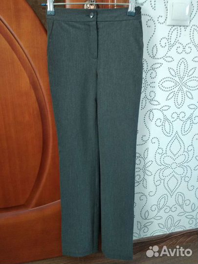 Школьная форма для девочки, р32 (брюки и жилет)