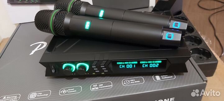 Вокальные радиомикрофоны 2шт.с одной базой