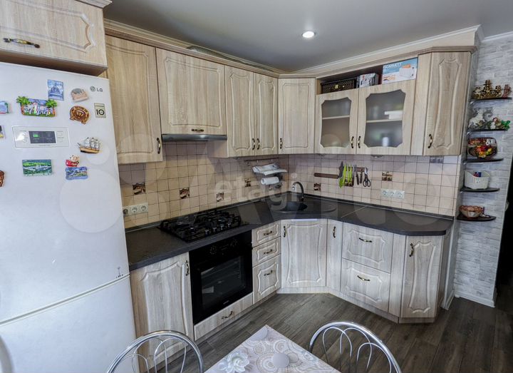 2-к. квартира, 55 м², 2/3 эт.