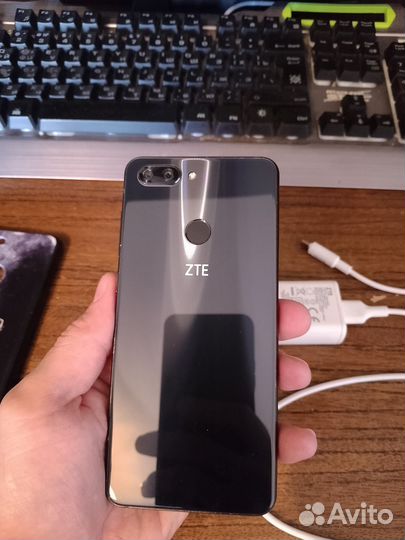 Смартфон ZTE Blade V9