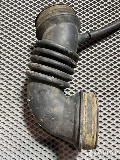 Гофра/патрубок воздушного фильтра Lancer 9