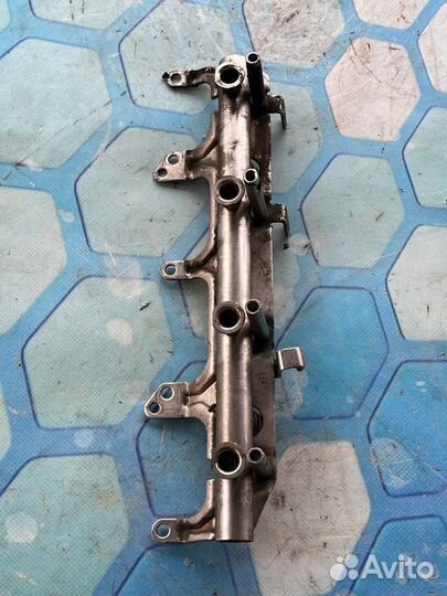 Топливная рампа 06J133317