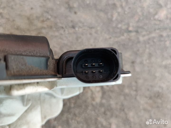 Замок задний левый Tiguan 1