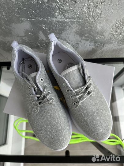 Новые Кроссовки женские