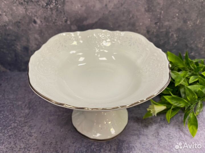 Салатник на ножке 