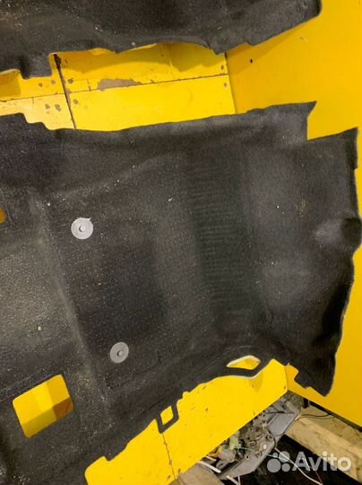 Пол салона Ford Kuga