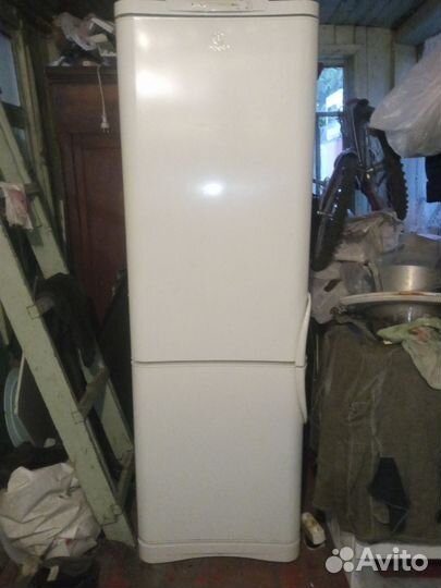Холодильник Indesit