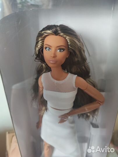 Бронь Наталия Кукла Barbie Looks Брюнетка Лина