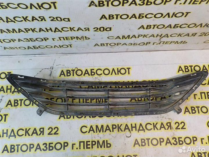 Решетка в бампер центральная Hyundai Elantra (MD