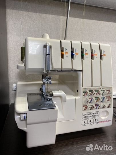 Коверлок Merrylock 011