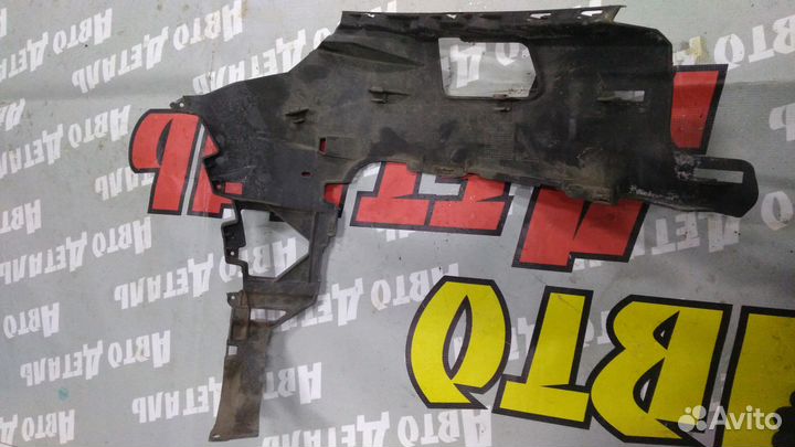 Кронштейн переднего бампера левый Audi Q7 2015