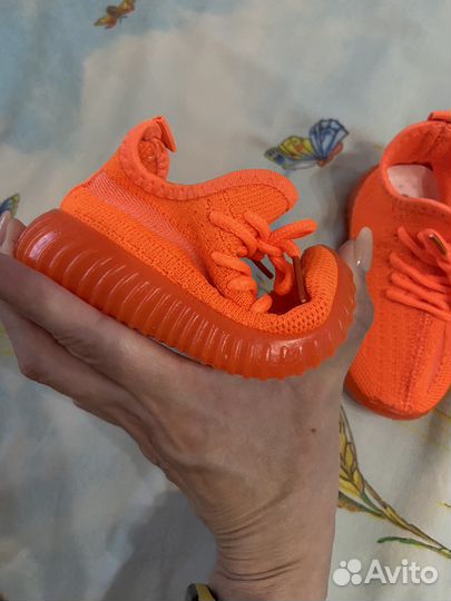 Кроссовки yeezy новые на девочку