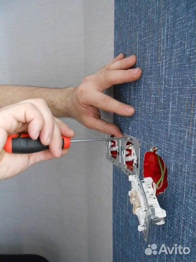 Установка розеток и выключателей