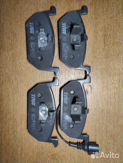 Передние тормозные колодки Vag