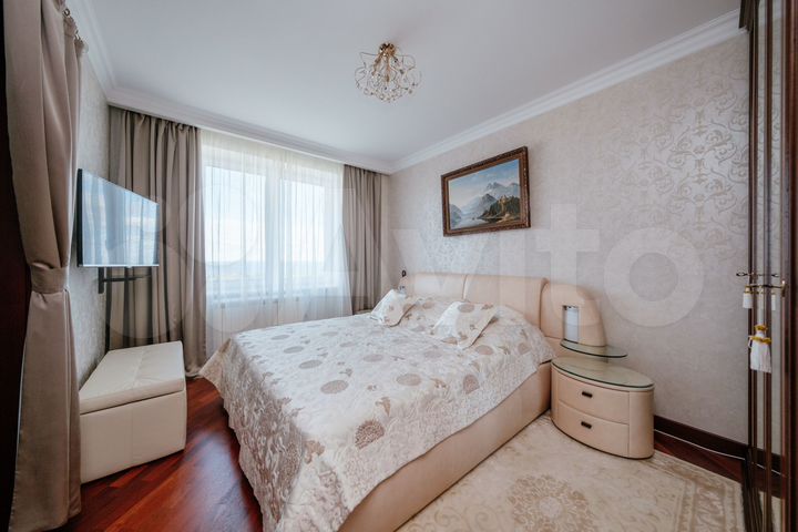 3-к. квартира, 135 м², 19/23 эт.