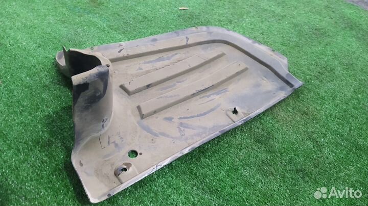 Защита днища кузова задняя правая Volkswagen