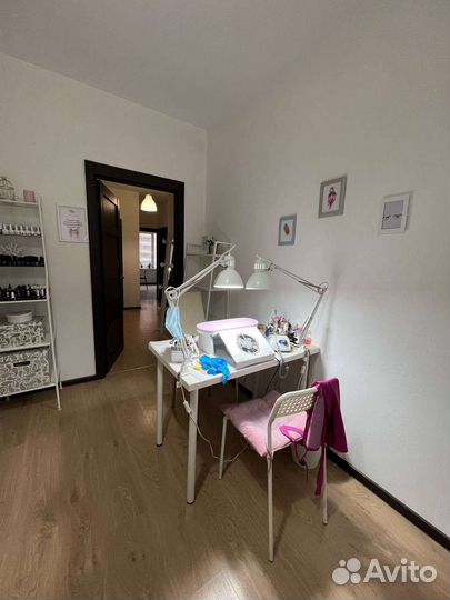 Рабочее место мастера маникюра и лешмейкера