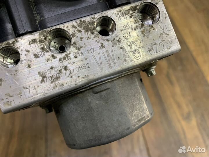 VW Polo Блок ABS (насос)