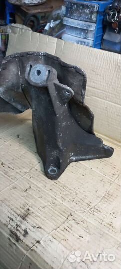 Опора двигатель R на volkswagen passat b5 plus