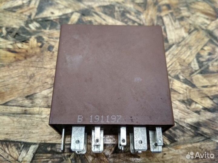 Реле стеклоочистителей Audi A6 C5 ALG 1998