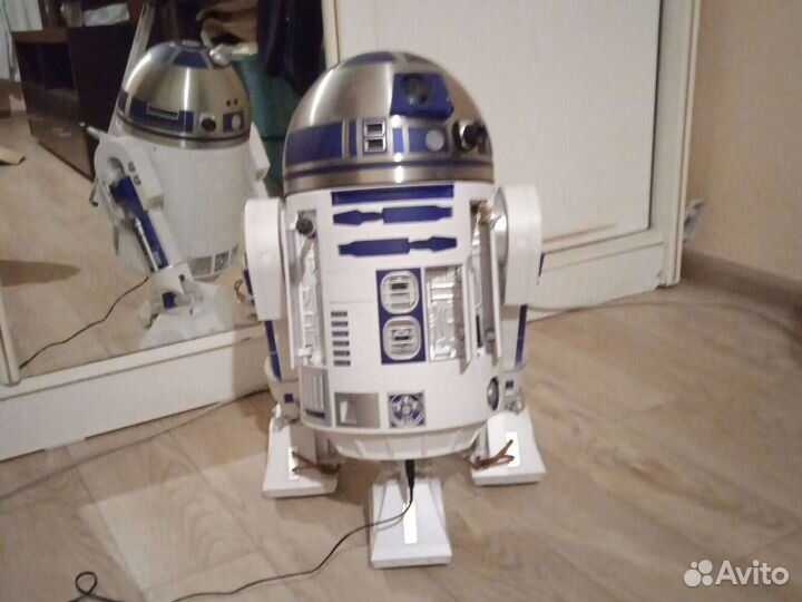 Интерактивный робот R2-D2