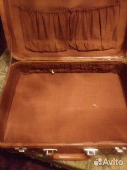 Чемодан ретро