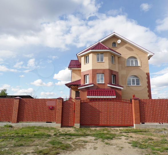 Коттедж 296,4 м² на участке 16,8 сот.