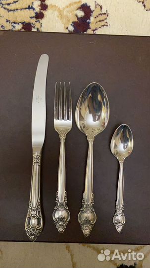Набор столовых приборов на 12 персон