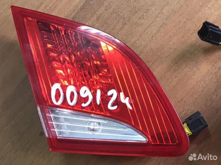 Задний левый фонарь внутренний Peugeot 408