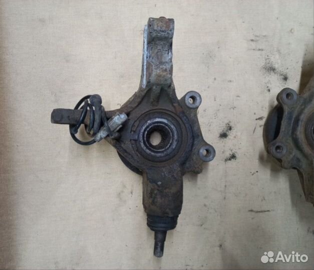 Поворотный кулак передний Peugeot Partner фургон