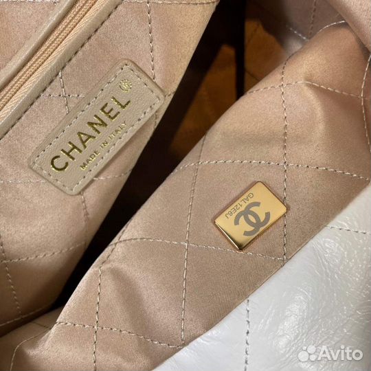 Сумка Chanel 22 Shiny Calfskin Gold White